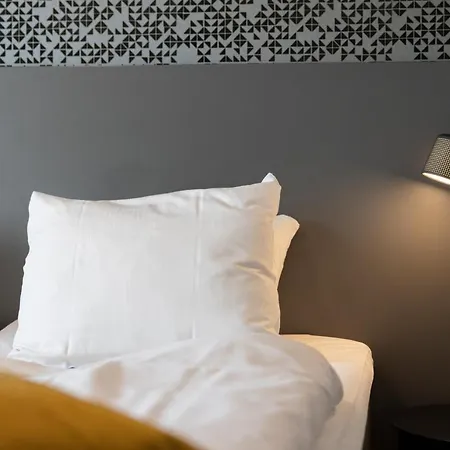 Отель The Tide -